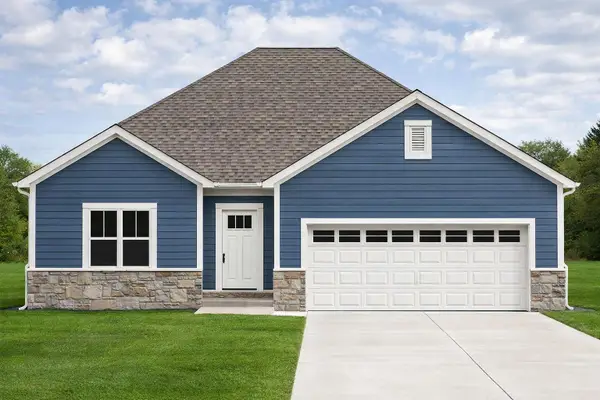 1476 Center St, Hartford, WI 53027