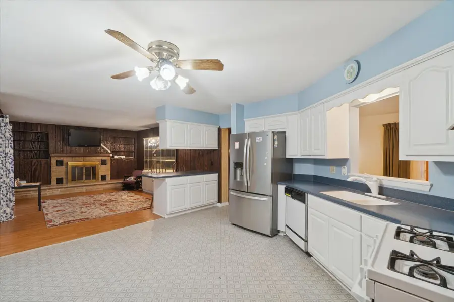 9930 W Magnolia St, Milwaukee, WI 53224 - #2