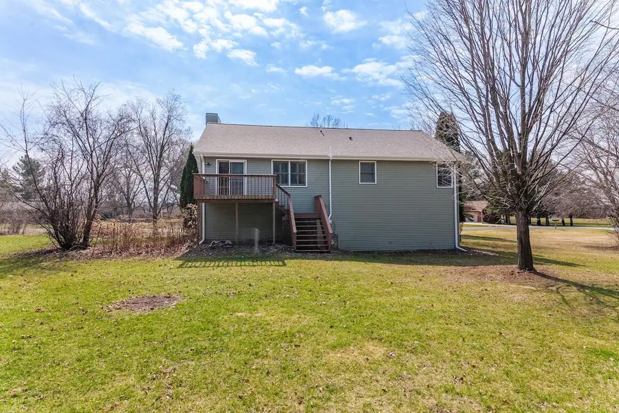 W260 Vista Dr, Ixonia, WI 53066 - #2