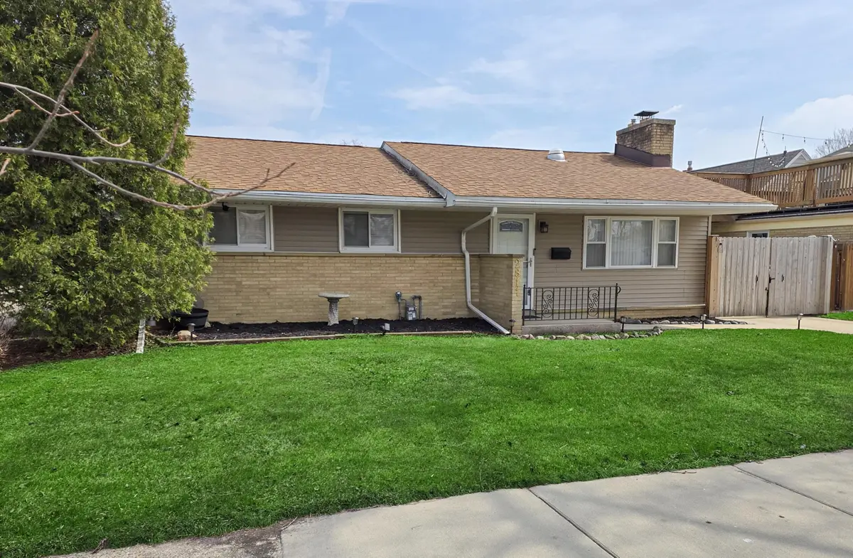 2811 Ruby Ave, Racine, WI 53402 - #1