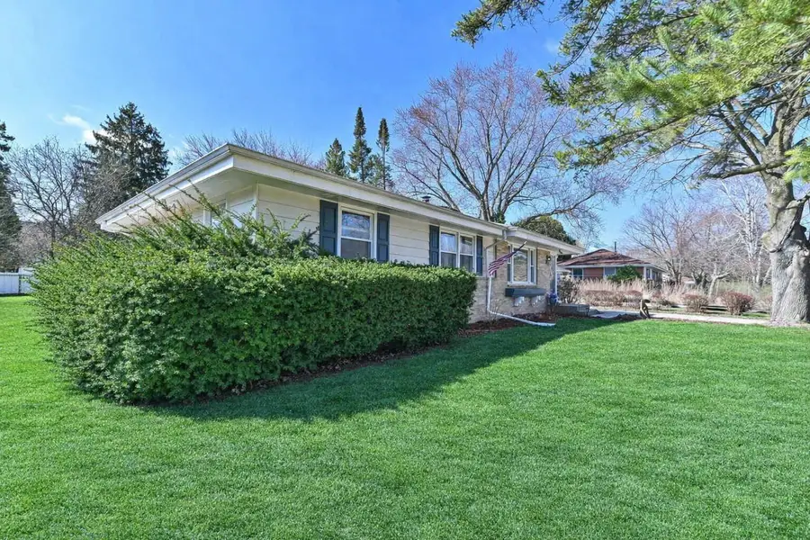 6383 W Darnel Ave, Brown Deer, WI 53223 - #3