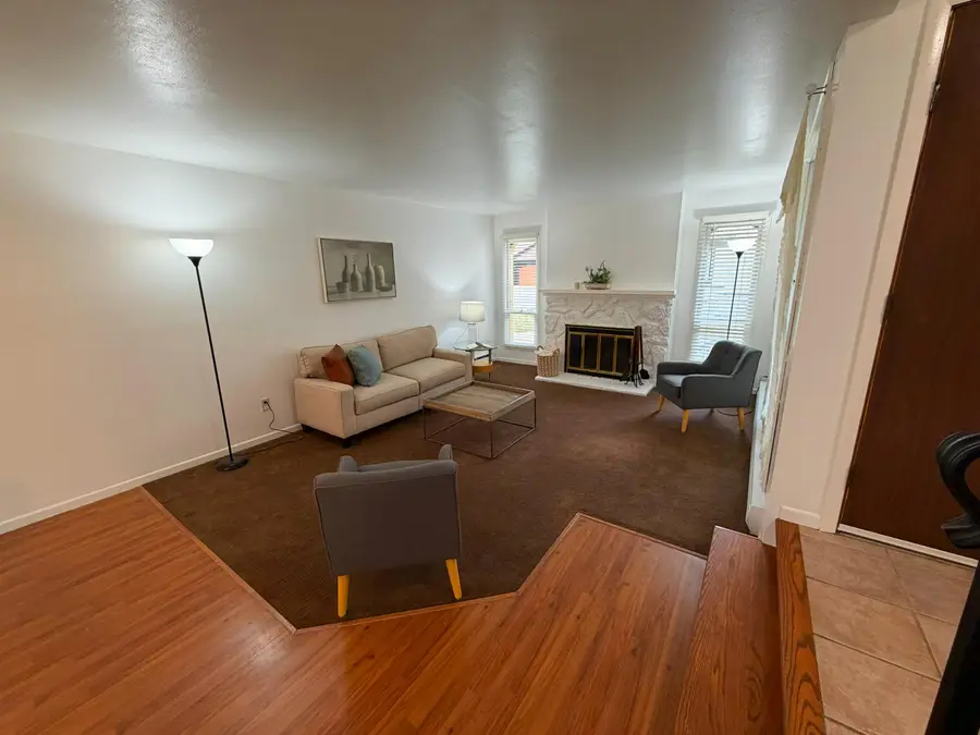 5266 S Somerset Ln, Greenfield, WI 53221 - #2