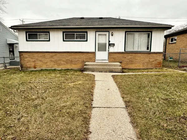 8243 W Grantosa Dr, Milwaukee, WI 53218