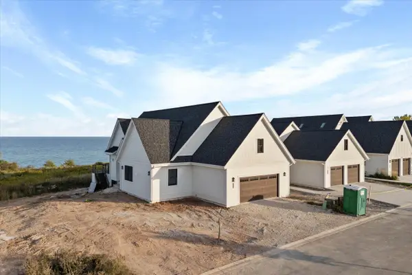 1082 Seanma Wynd, Port Washington, WI 53074