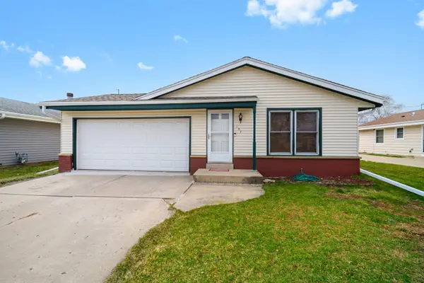 157 W Goldleaf Ave, Milwaukee, WI 53207