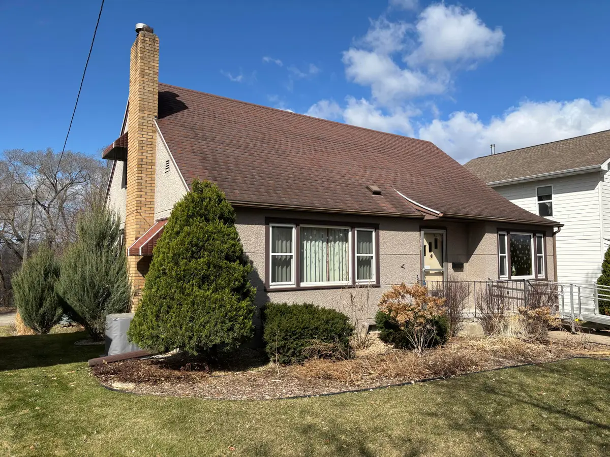 2530 13th Pl S, La Crosse, WI 54601 - #1