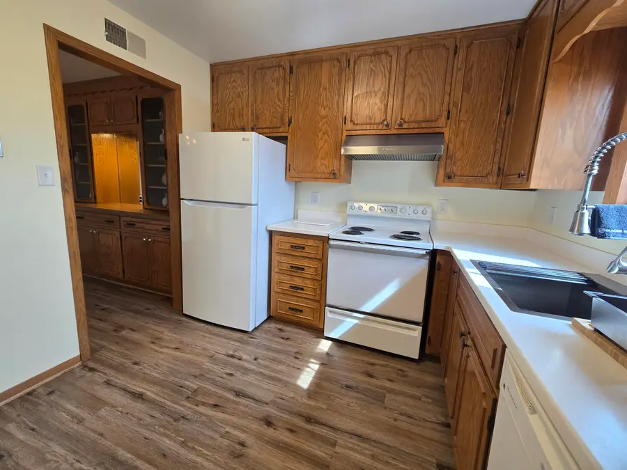 2411 Cross Creek Dr, Sheboygan, WI 53081 - #2