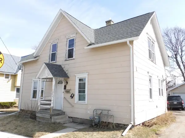 909 S 21st St, Manitowoc, WI 54220