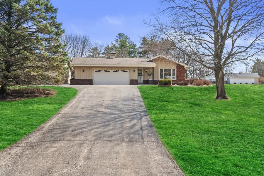 W312S950 Wildwood Trl, Delafield, WI 53183 - #2