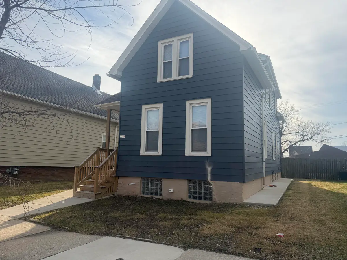 2215 N Dr William Finlayson St, Milwaukee, WI 53212 - #1