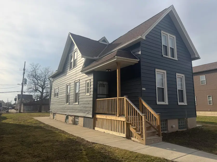 2215 N Dr William Finlayson St, Milwaukee, WI 53212 - #2