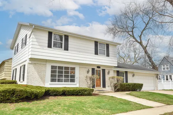 5801 N Lake Dr, Whitefish Bay, WI 53217