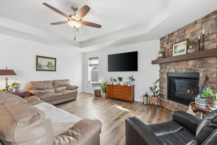 625 Mary Way, Slinger, WI 53086 - #3