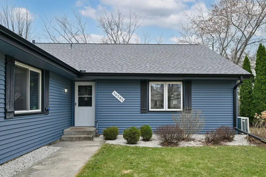 16285 W Mayflower Dr, New Berlin, WI 53151 - #3