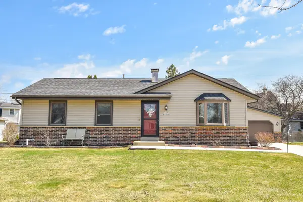 W205N17038 Parkview Dr, Jackson, WI 53037