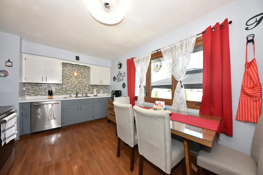 W205N17038 Parkview Dr, Jackson, WI 53037 - #2