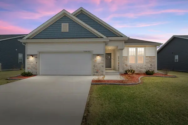 W218N16022 Tiger Lily Dr, Jackson, WI 53037