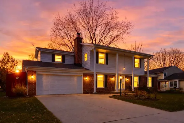 416 S Comanche Ln, Waukesha, WI 53188