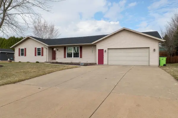 204 S 7th Ave, Saint Nazianz, WI 54232