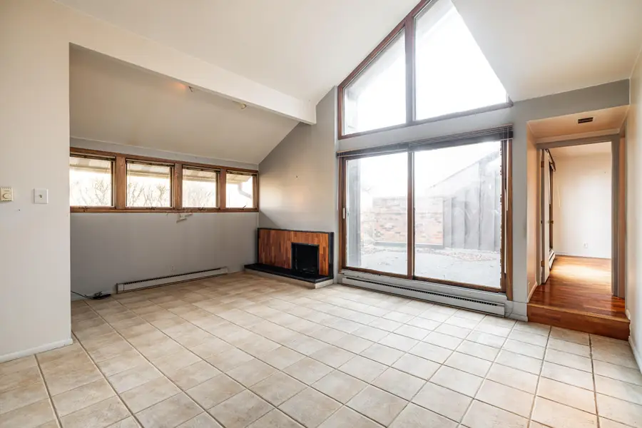 5190 Woodbridge Ln, Greenfield, WI 53221 - #2