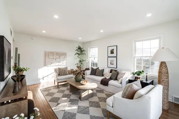 860 W La Salle Ave, Glendale, WI 53209