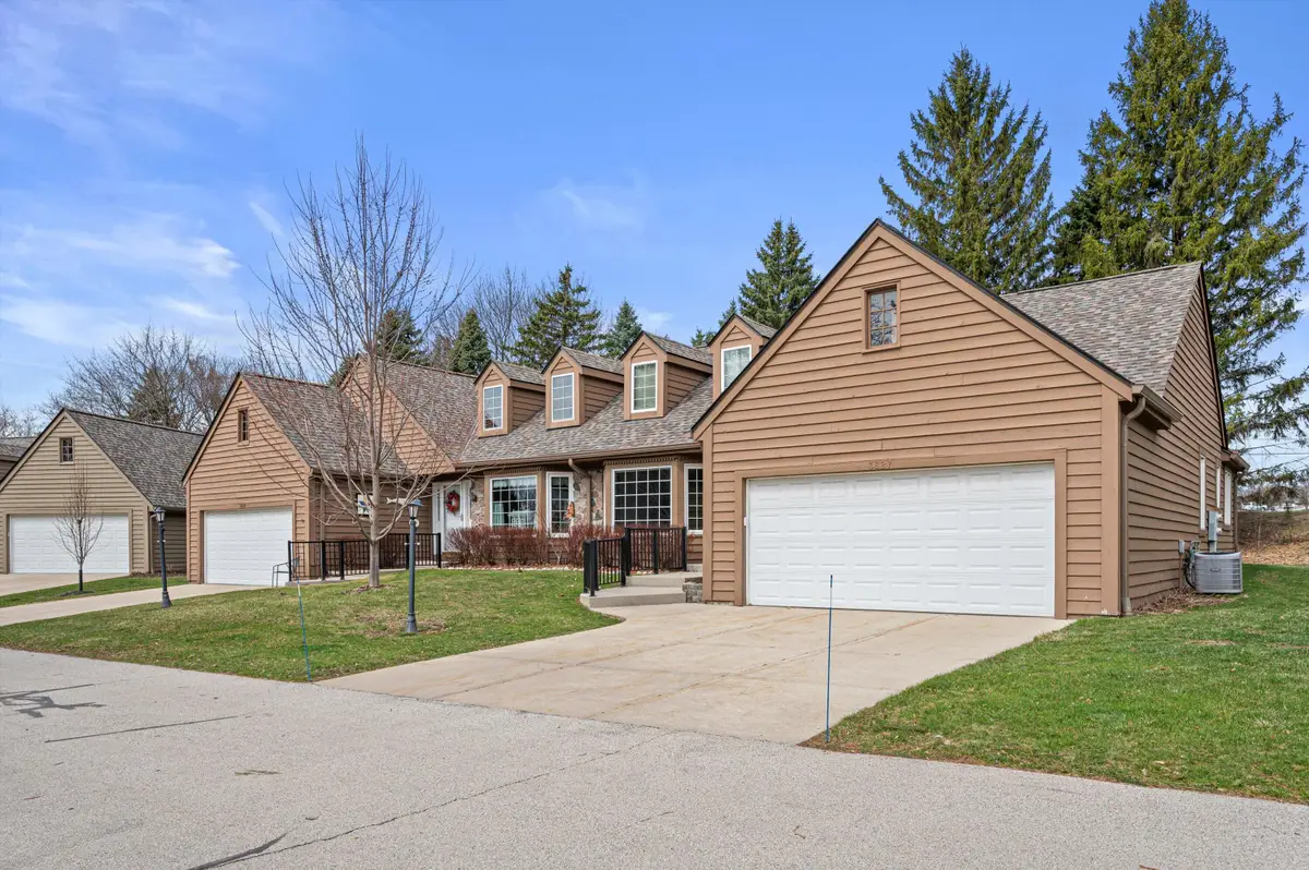 3827 S Oakbrook Dr, Greenfield, WI 53228 - #1