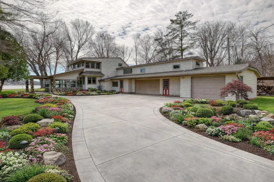 37909 Valley Rd, Summit, WI 53066 - #2