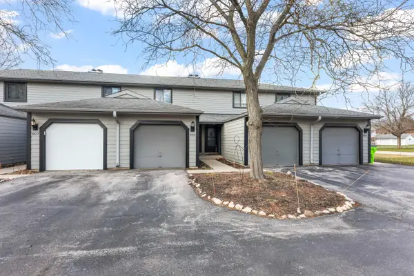 805 S Imperial Dr, Hartland, WI 53029