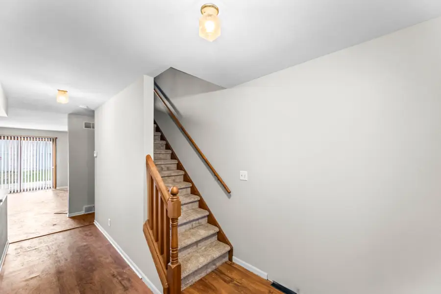 805 S Imperial Dr, Hartland, WI 53029 - #2