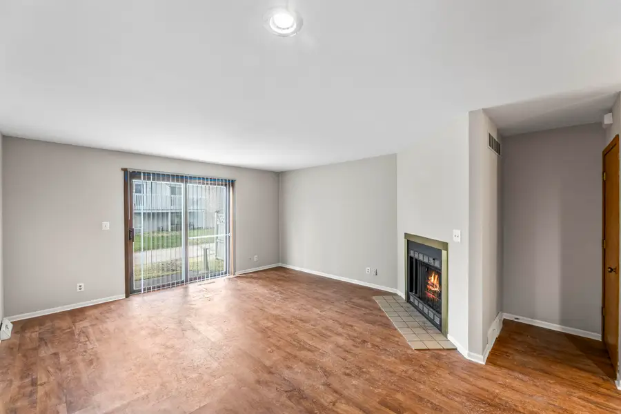 805 S Imperial Dr, Hartland, WI 53029 - #3