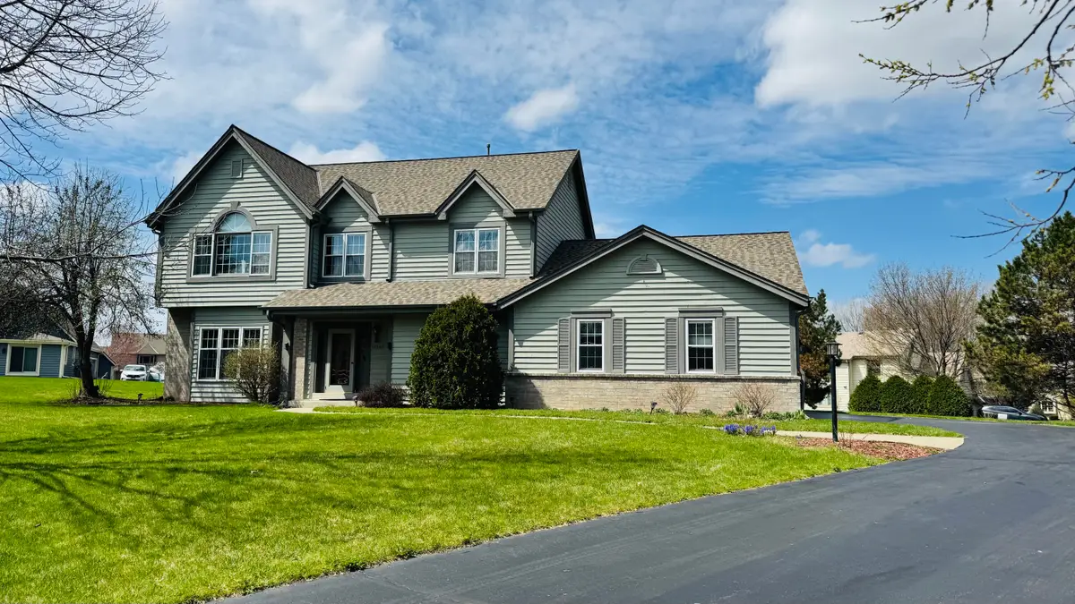 19560 Edmonton Ct, Brookfield, WI 53045 - #1