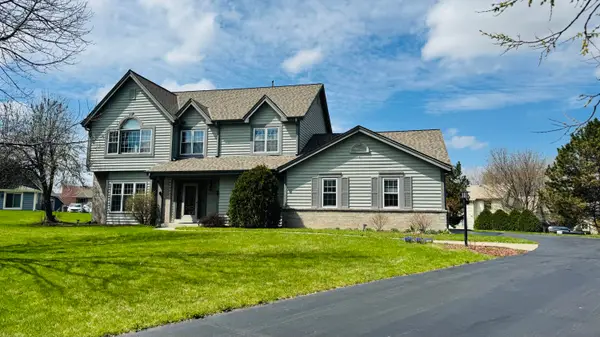 19560 Edmonton Ct, Brookfield, WI 53045