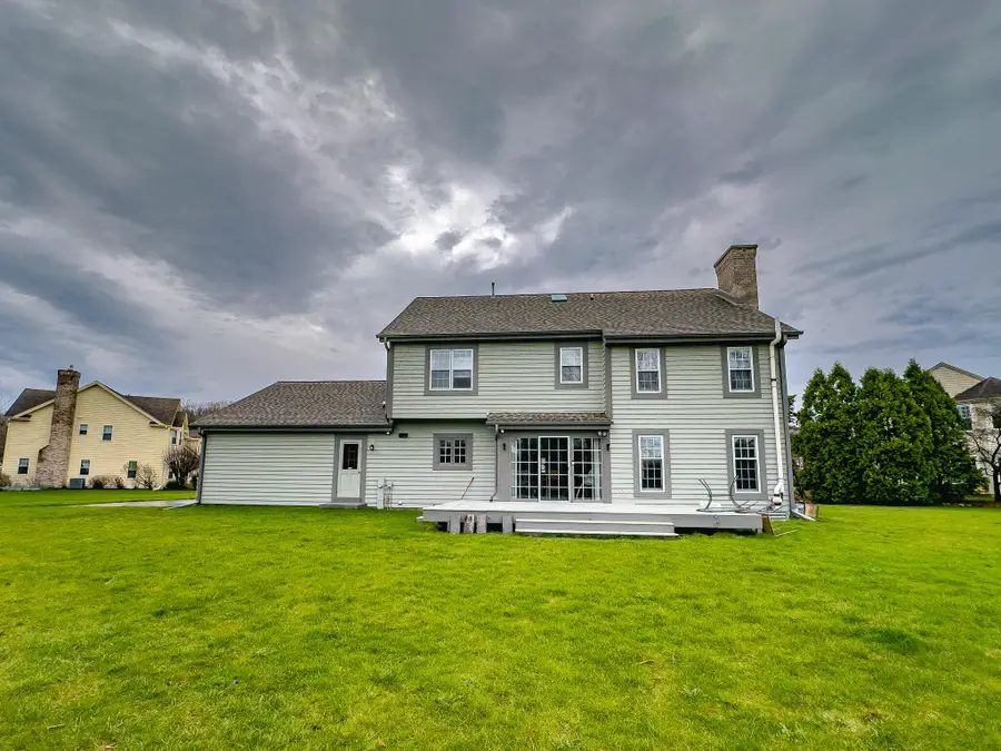 19560 Edmonton Ct, Brookfield, WI 53045 - #2