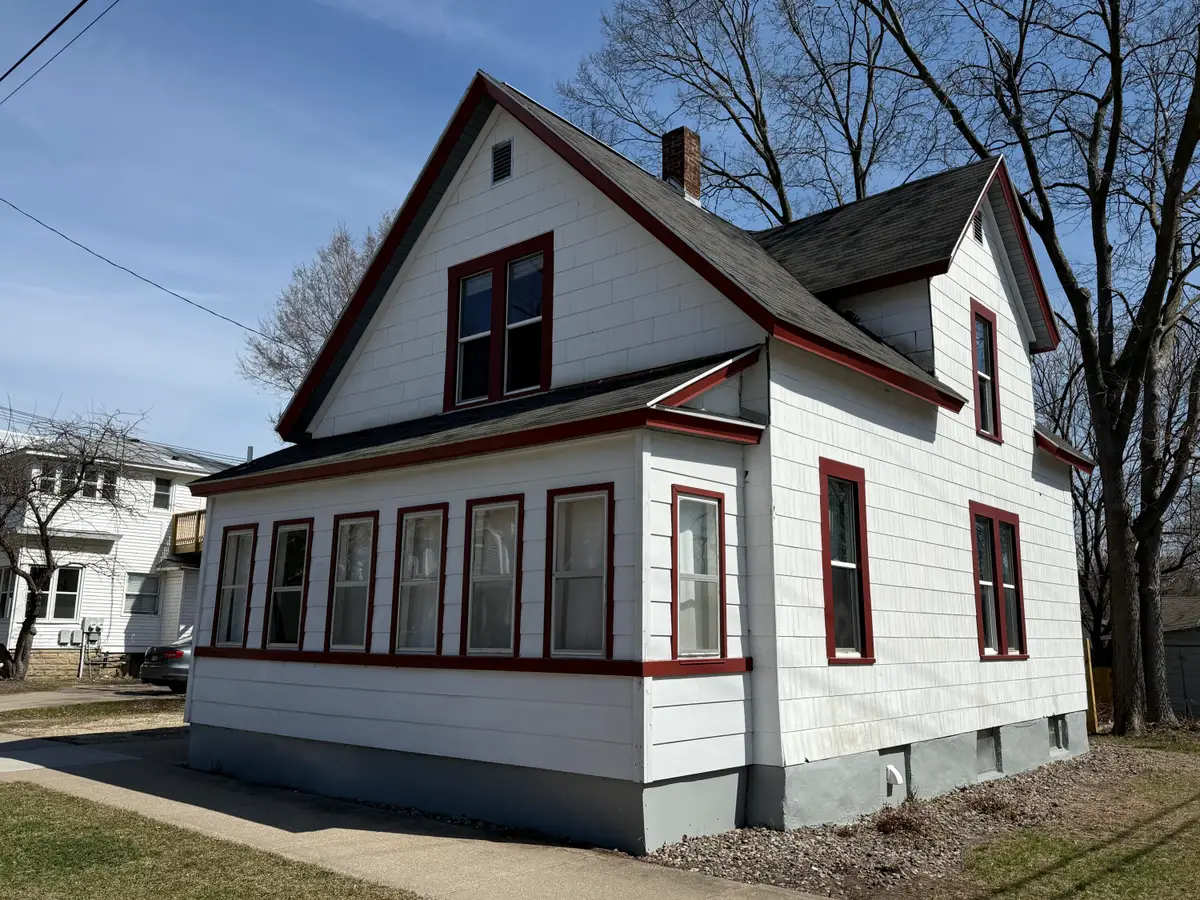 613 17th St S, La Crosse, WI 54601 - #1