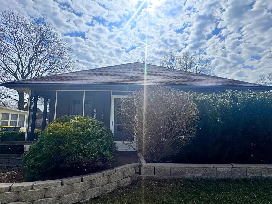 733 N Glenn Dr, Waukesha, WI 53188 - #2