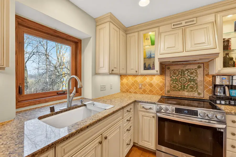 N68W14724 Prudence Dr, Menomonee Falls, WI 53051 - #2