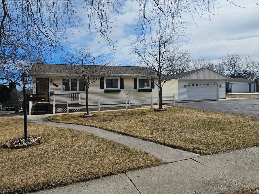 1465 N 8th St, Manitowoc, WI 54220 - #2