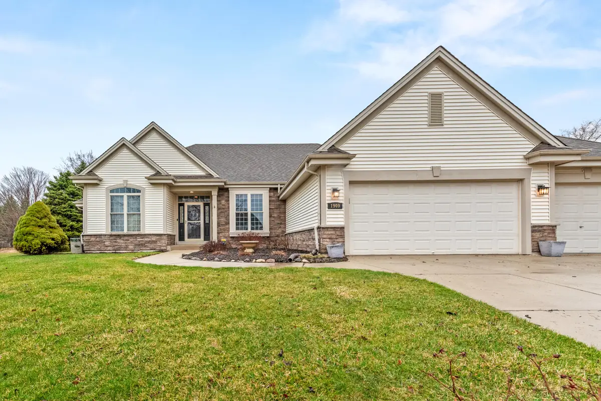1909 Foxcroft Ln, Waukesha, WI 53189 - #1