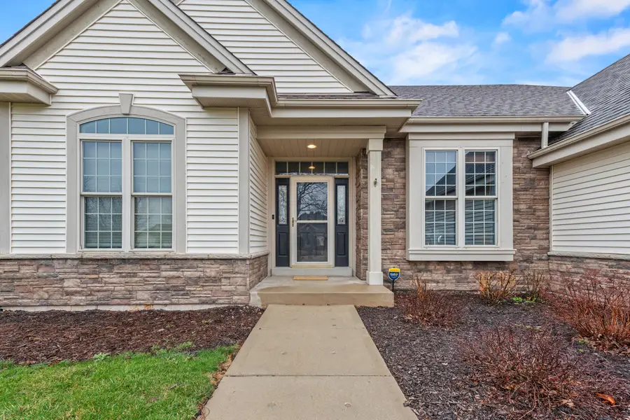 1909 Foxcroft Ln, Waukesha, WI 53189 - #2
