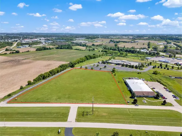 1650 Independence Ln, Hartford, WI 53027