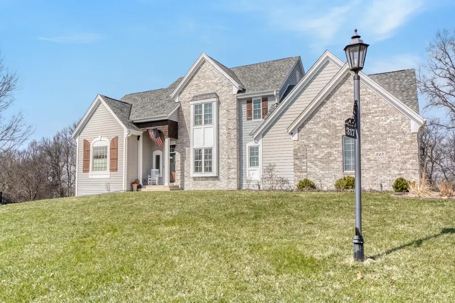 317 River Bluff Cir, Oconomowoc, WI 53066 - #2