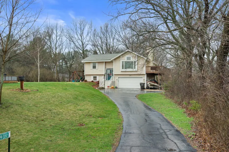 W299S10917 Valley Ridge Dr, Mukwonago, WI 53149 - #2