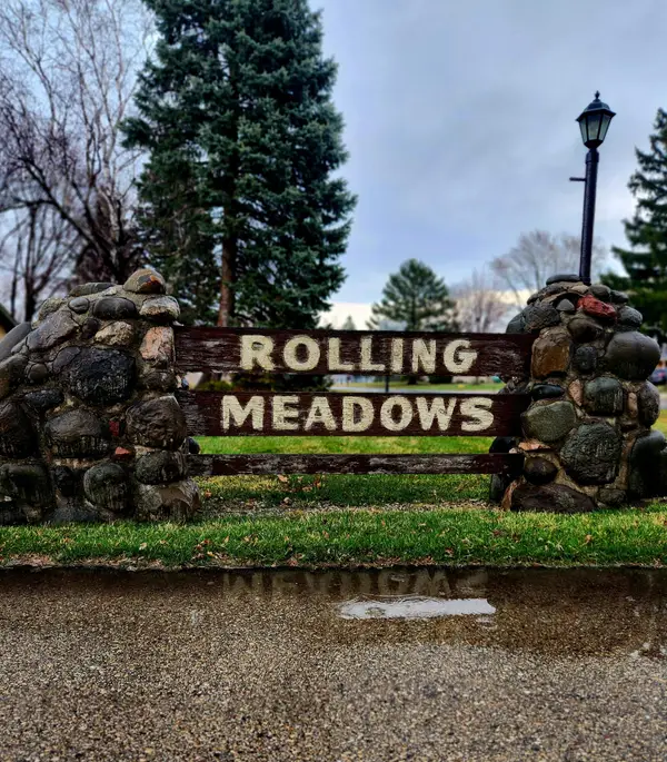 1560 Rolling Meadow Dr, Brookfield, WI 53045