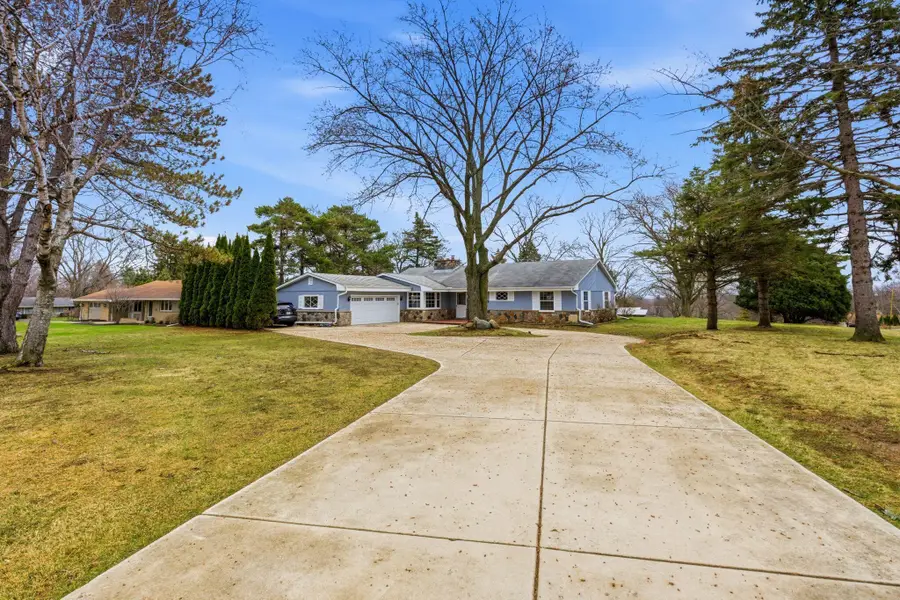 18635 Benington Dr, Brookfield, WI 53045 - #2