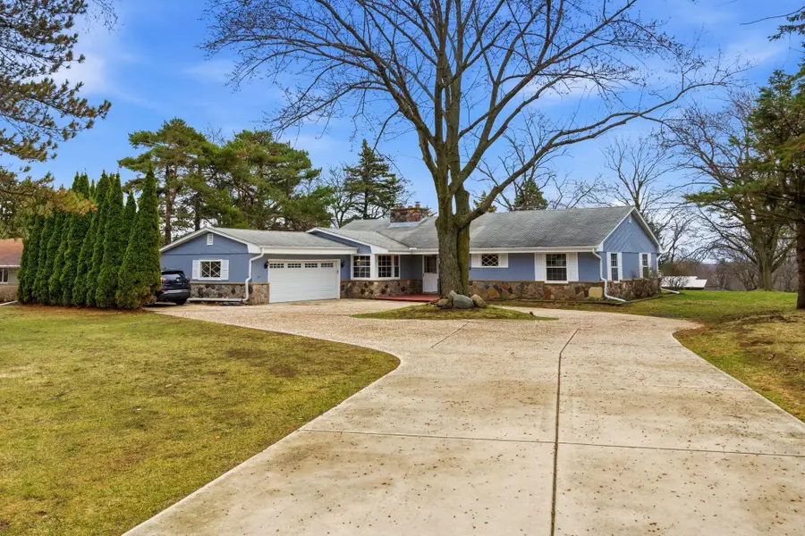 18635 Benington Dr, Brookfield, WI 53045 - #3