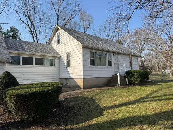 21801 83rd St, Salem Lakes, WI 53168