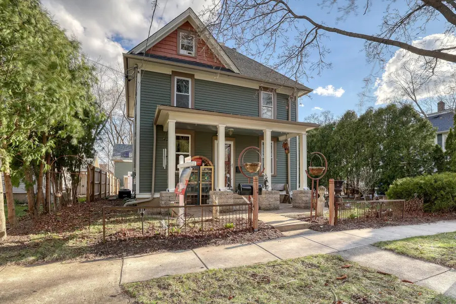 131 Oakland Ave, Mukwonago, WI 53149 - #3