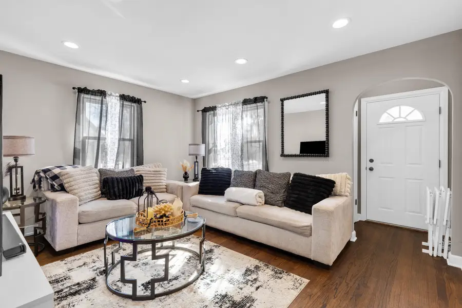 9006 W Dakota Ave, West Allis, WI 53227 - #2