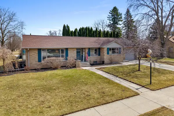 123 N 12th St, Oostburg, WI 53070