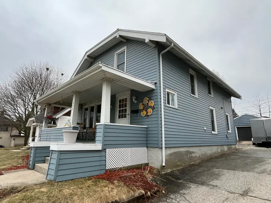 924 N 8th St, Manitowoc, WI 54220 - #2